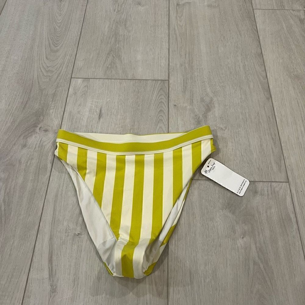 NWT Dippin' Daisy's High
Waisted Bikini Bottoms- Citrus
Stripes size S